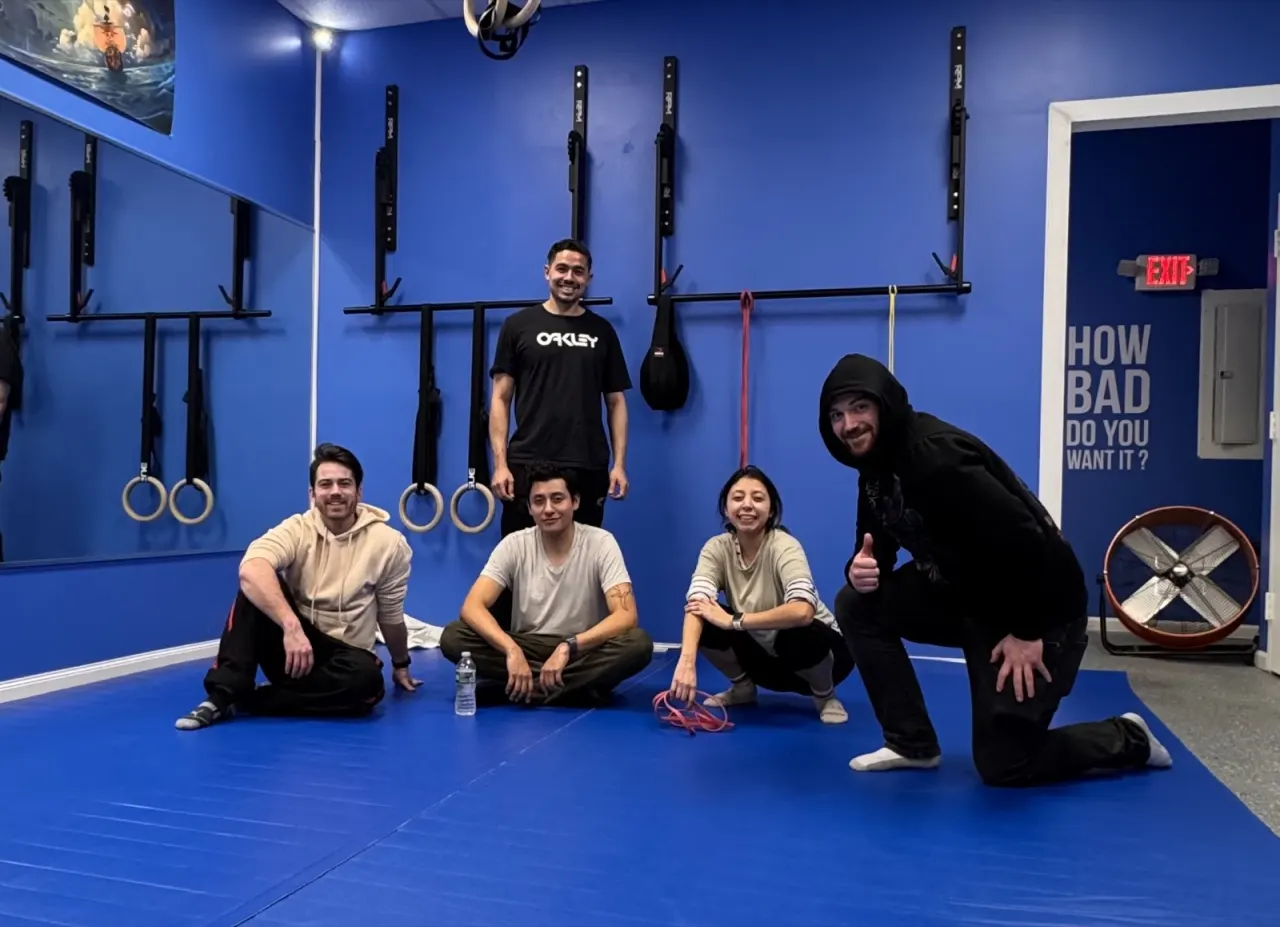 Move Academia community group working out on mats