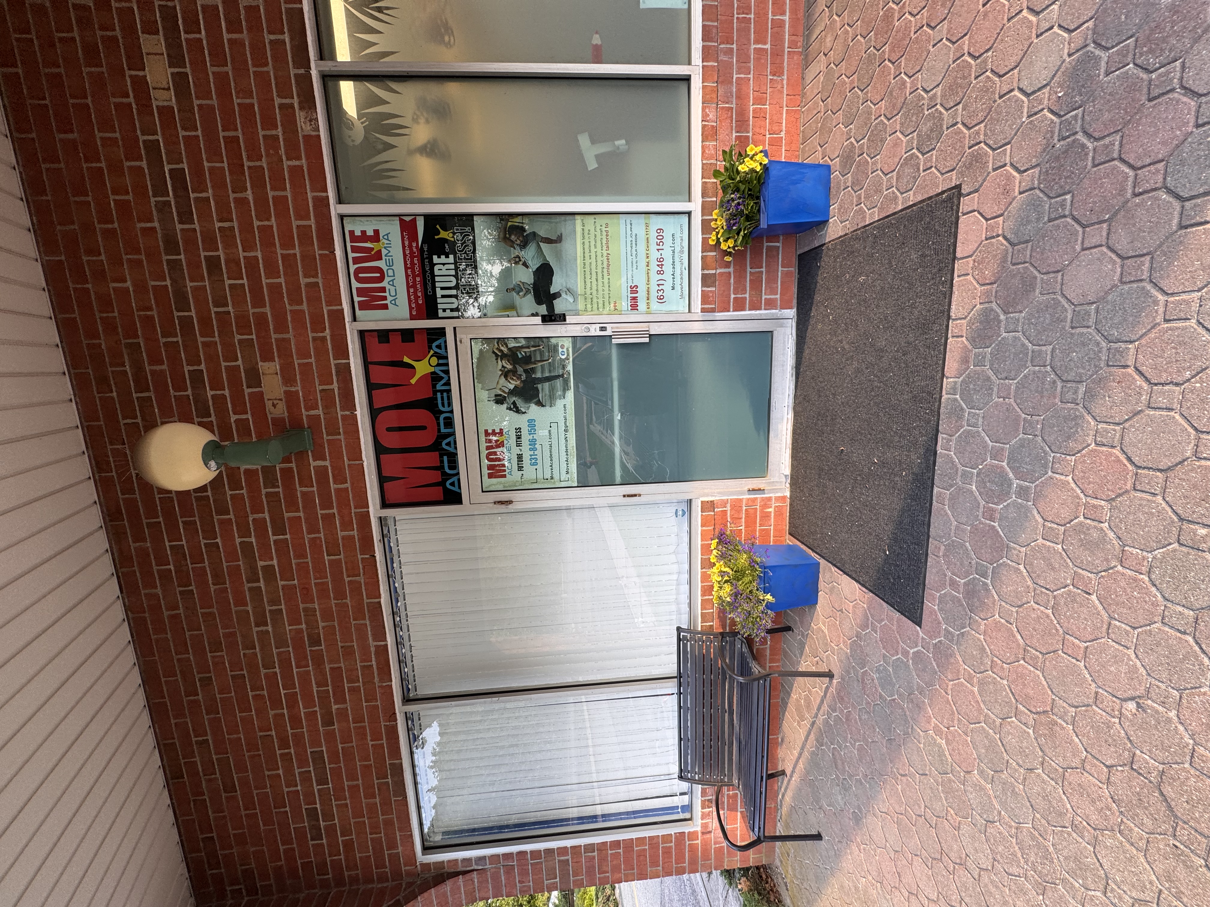 Move Academia front entrance