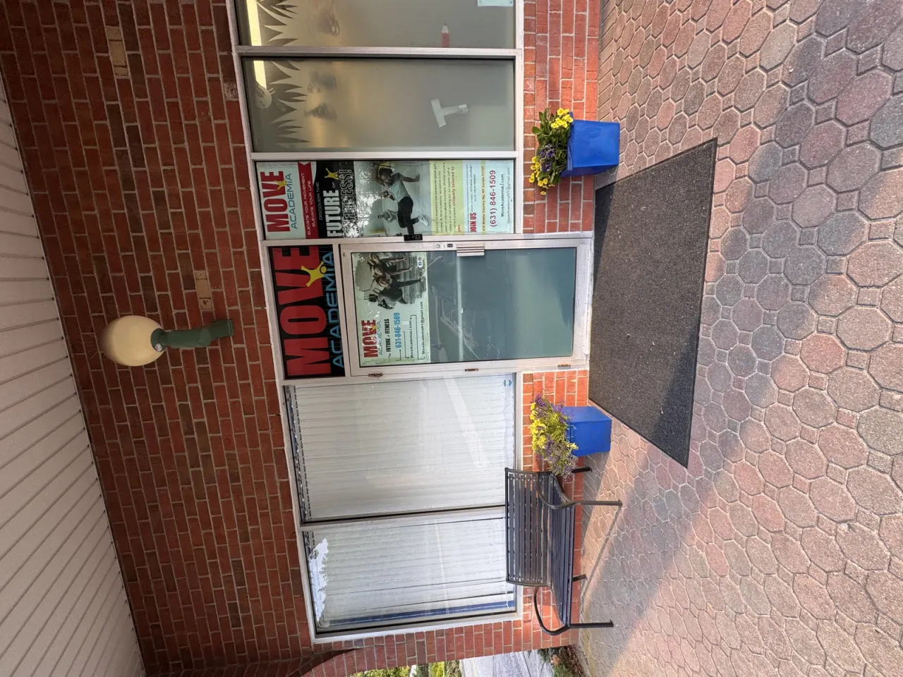 Move Academia front entrance